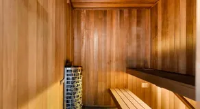 Stylish Surry Hills CBD 3BR 100m2 - City and Park Views, Pool, Sauna, Gym, 2 Secure Free Parking Spaces - Image 3