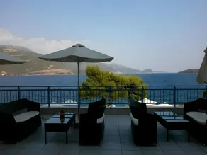 Trizonia Bay Hotel - Image 4