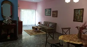 Des's house - Image 2