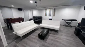 Entire house for big group-4 bedrooms -minutes from Hartford - Image 3