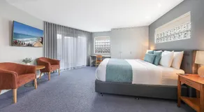 Waves Luxury Suites & Port Central Apartments - Image 2