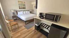 89 & Nine Motel - Image 3