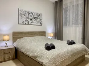 Centric and Modern Penthouse close to Amenities - Image 2