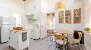 Charming 1960s Cottage, 5 Min Walk to Beach and Shops - Image 4