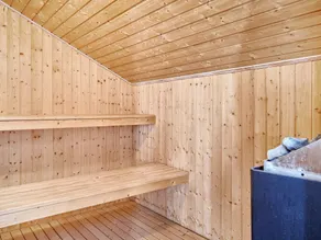 8 Person Holiday Home in Nexo - Image 4