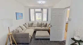 Stylish 3-Bed house NEC-JLR-Airport-HS2-Driveway - Image 2