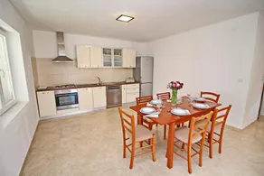 Apartment with terrace and garden - Image 3