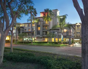 Peacock Suites - Image 3