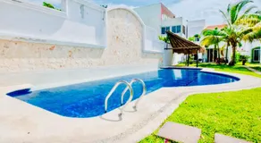 Playacar - Superior Budget Room With Swimming Pool Air Conditioning and Parking - Image 5
