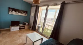 Sete T2 avec piscine, parking, proche des plages - Image 2