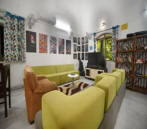 Hostel Lifespace- Tailor made for working professionals- Luxurious Twin Bungalow with CoWork- only 3 and 4 share Rooms - Image 4