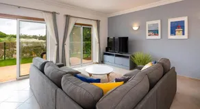 Luxury apartment with free use of pool, gym and spa - Image 2