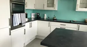 Parking up 2cars 4 Bedrooms House in St Albans City - Image 5