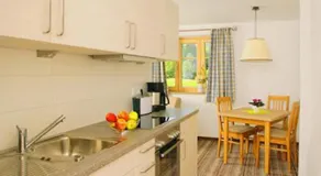 Double room, shower and bath, toilet - Image 2