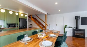 Fireplace & Winter Swells, 800m to the beach - Image 3