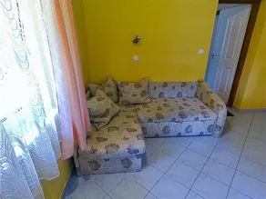 Apartment- yellow - Image 4