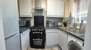 Cosy 2 Bedroom House Stevenage Old town Close to Train Station Free Parking Sleeps 4-6 - Image 3