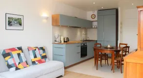 Renovated studio with quiet balcony - Image 2