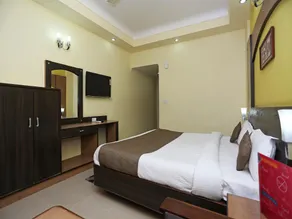 OYO 9572 Hotel Dolphin - Image 2