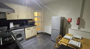 Spacious 2 Bedroom Flat in Coatbridge - Image 3