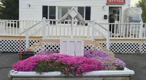 Knotty Pine Motel - Image 5