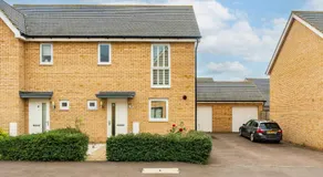 Stylish & Chic 3 bed House - Image 5