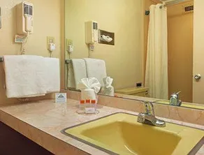 Days Inn by Wyndham Kittery - Image 4