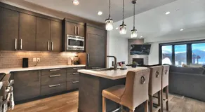 Juniper Landing - Luxury Townhouse - Outdoor Pool, Gym, Hot Tub in Canyons Village - Image 4