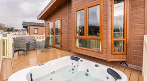 Garden View Lodge with Hot Tub - Image 3