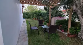 Semelia & Maria's Guest House - Spacious Stay for 3 - Image 4