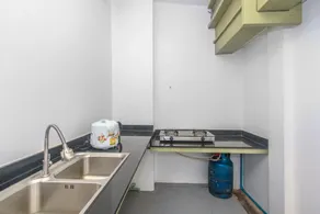 Studio Apartment in Peaceful Residential Area - Image 3