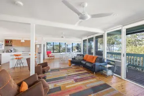 Retro Beach House - Image 2