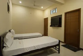 Golden Nest Service Apartment - Image 2