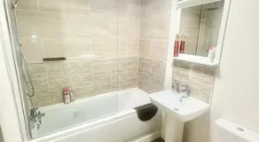 Quiet and Comfortable Double guest room - Image 3
