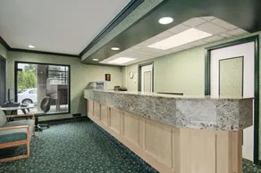 Travelodge by Wyndham Vancouver Lions Gate - Image 4