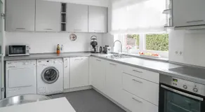 Modernes Stadthaus 100qm Parkplatz Bad&Dusche Küche - Image 2
