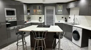 Hidden Gem with Hot Tub, Cinema and Secure Parking - Image 2