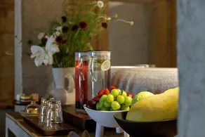 Yuhai Little White House Hotel - Image 3