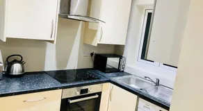 Small 3 Bed Flat near Heathrow - Image 3