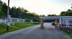 Stucco Lodge - Image 4