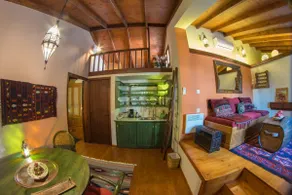Dandy Villas Amfiklia - Guest House Dafne - Garden - Image 2