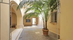 MM Luxury Apartment - Image 5