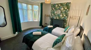Large Contractor House - 6 Bedrooms - 10 BEDS - Free Private Parking - Image 2