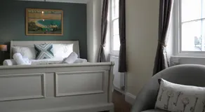 The Alendale Guesthouse - Image 2