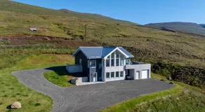 LL Properties - Villa With a Hot tub & Scenic View - Image 5