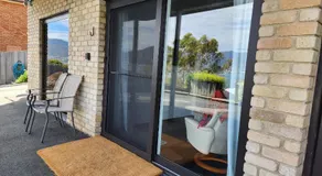 Waterfront Abode - 2 bedrooms - Image 4