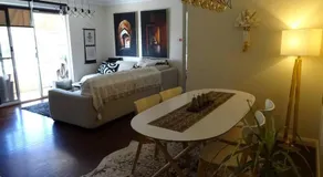Sunny 2 bed Restaurants beach at door Pets O.K - Image 2