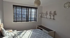 Three bedroom house with a garden - Image 4