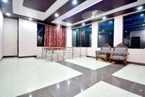OYO 42945 Surya Hotel - Image 2