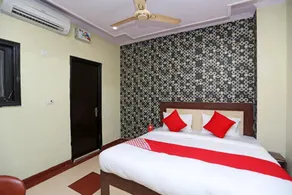 OYO 15525 Signature Inn - Image 3